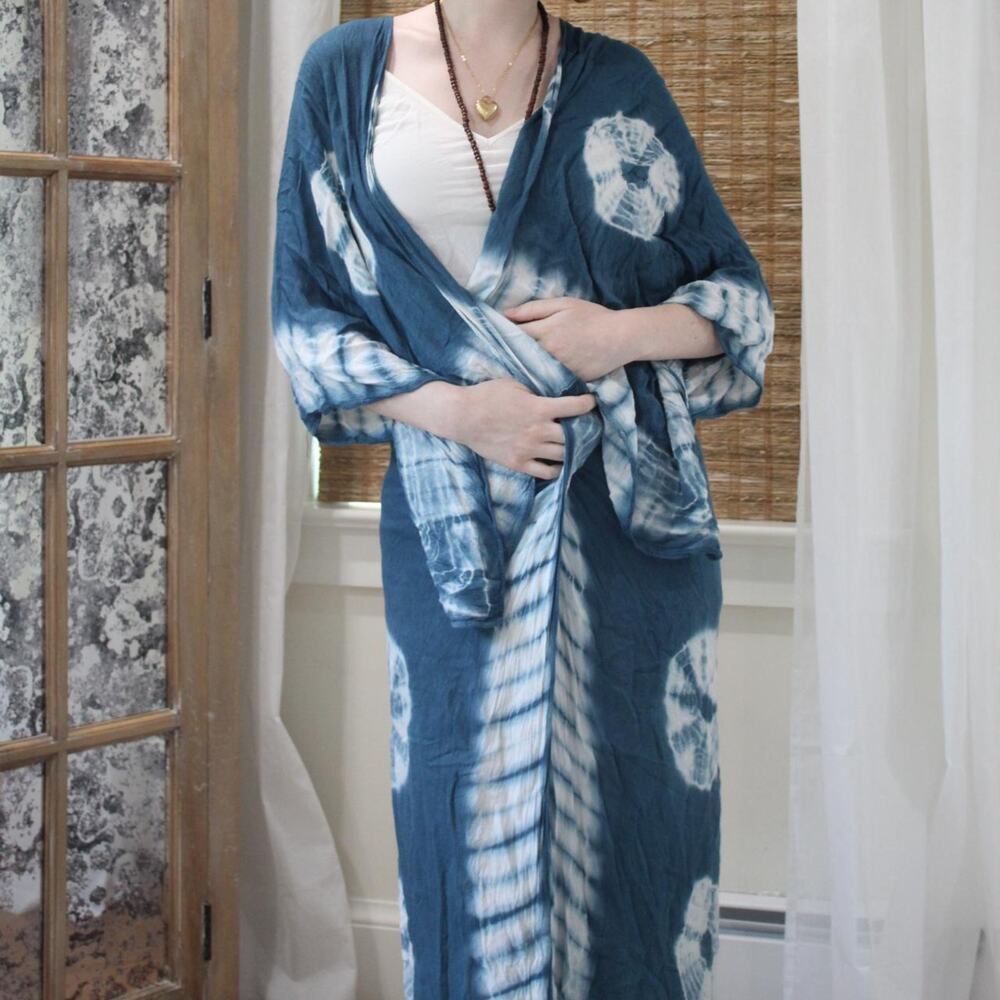 Blue and white unique tie